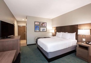 La Quinta Inn & Suites by Wyndham Lafayette Oil Center