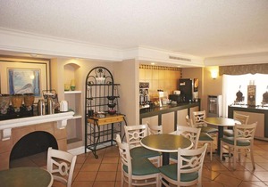 La Quinta Inn Kansas City Lenexa