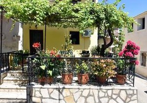 Traditional Greek Maisonette in Antiperni Village