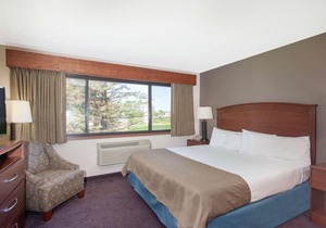 AmericInn by Wyndham Hutchinson