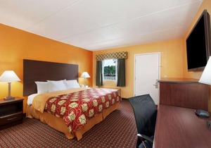 Days Inn by Wyndham Queensbury Lake George