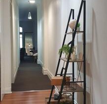 Newtown - Large Stylish 2 Bedroom Oasis Fits 8 People - Free Netflix/Fast Wi-Fi