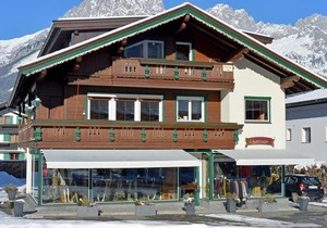 Alpking Hostel