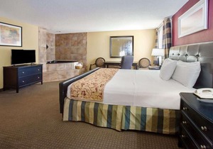 Ramada by Wyndham Bettendorf