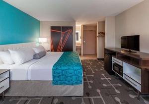 Howard Johnson by Wyndham Romulus Detroit Metro Airport