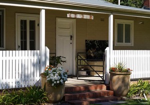 Barristers Block Vigneron Villa