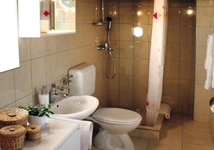 Stone Holiday Home in Brotnice Dalmatia with Bubble Bath