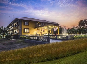Cozy Picturesque | Satara