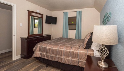 Condo, 1 Queen Bed with Sofa bed, Balcony (Sunny Daze - No Pets Allowed)