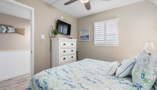 Condo, 1 King Bed with Sofa bed, Patio (LR #205 1BR - La La's - Pet Friendly)