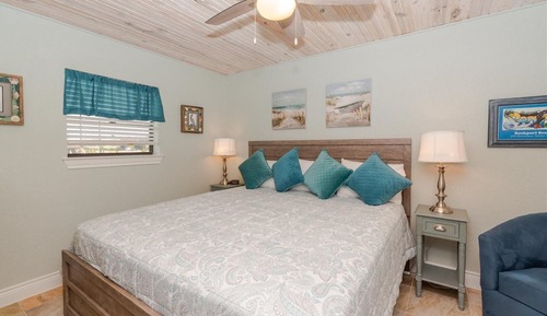 Condo, 1 King Bed with Sofa bed, Patio (Salty Pelican - Pet Friendly)