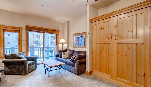 Studio (Condo)