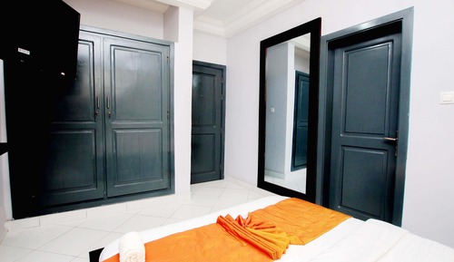 Economy Room