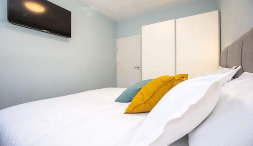 Deluxe Apartment, 3 Bedrooms, Pool Access, Courtyard View