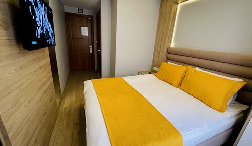 Economy Room