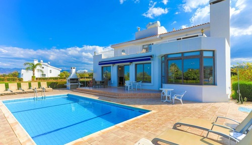 Villa, Smoking