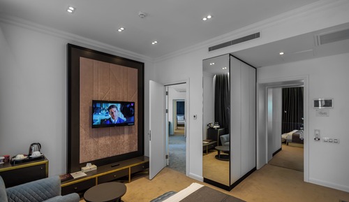 Luxury Suite