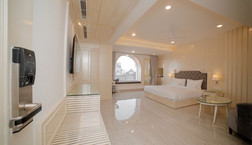 Junior Studio Suite