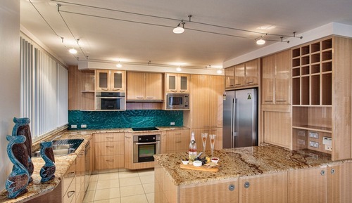 4.5 Star Beachfront Penthouse