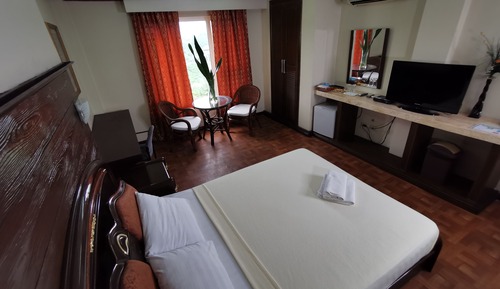 Deluxe Room, 1 Queen Bed, Non Smoking, Mountain View