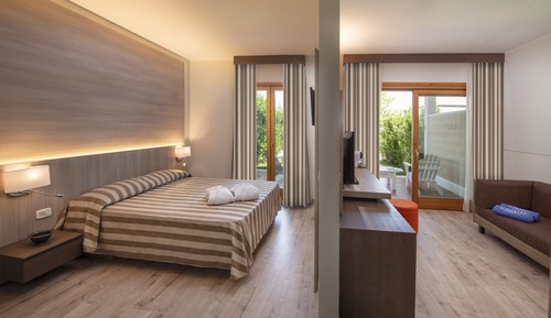 Junior Room, Garden View