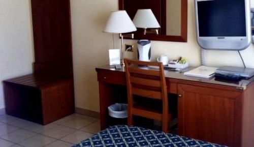 Economy Double Room (1 large single bed)