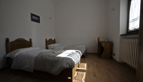 Double Room, 2 Twin Beds, Shared Bathroom
