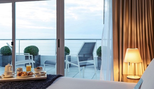 Junior Suite, 1 Queen Bed, Balcony
