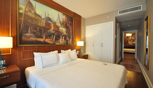 Family Room, 2 Bedrooms