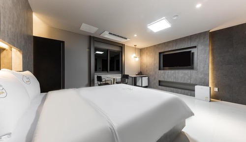 Room (Standard (Netflix available air purif)