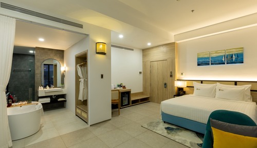Suite, City View