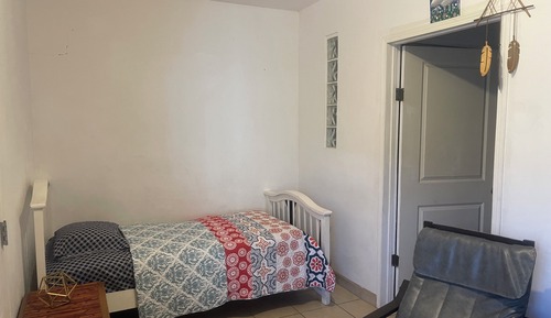 Queen Apartment with kitchenette