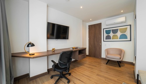 Business Apartment (302)
