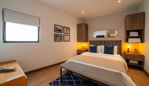Club Apartment (204)