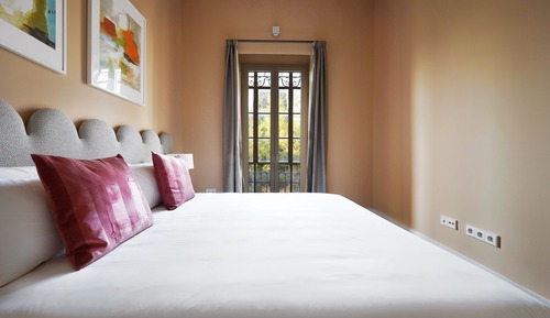 2 Bedroom Apartment with Balcony