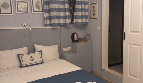 Lower Ground Floor Small-Window Coral Single Room