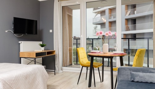 Studio, Balcony