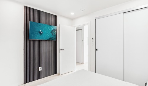 Premier Apartment, 1 King Bed, Balcony, Lagoon View