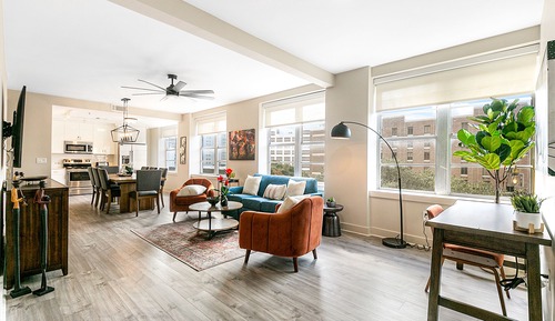Luxury Condo, 4 Bedrooms, 2 Bathrooms