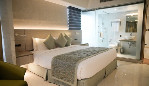 Signature Studio, 1 King Bed