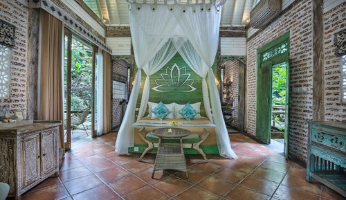 Signature Room