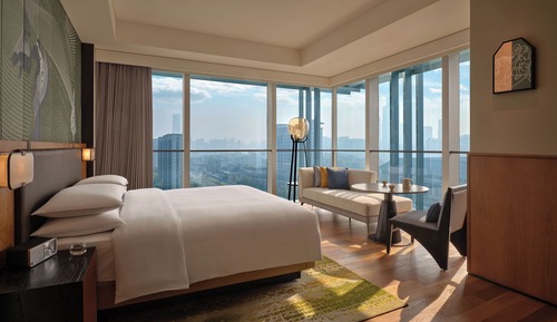1 King Bed Premium