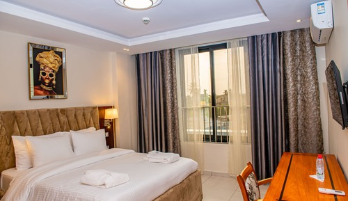 Deluxe Suite