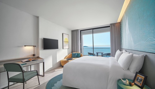 Deluxe Room, 1 King Bed, Balcony, Sea View