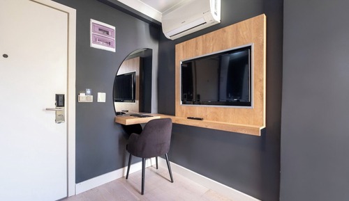 Deluxe Studio