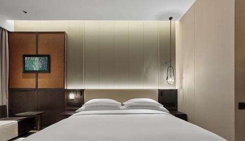 Suite, Lake View (Ting Hu)
