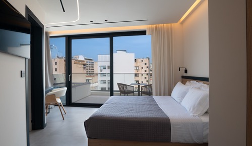 Penthouse Jacuzzi Suite