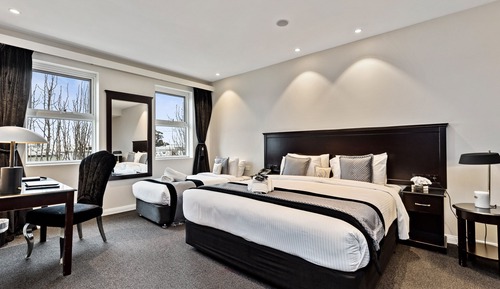 King Twin Suite