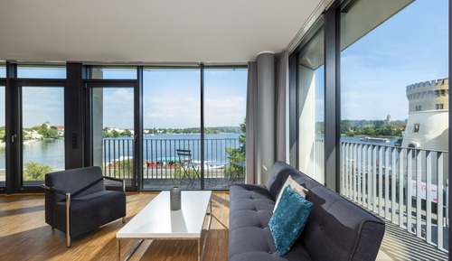 Premium Apartment, Lake View, Corner