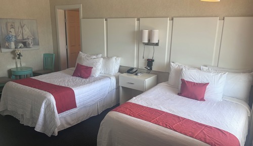Family Room, Connecting Rooms